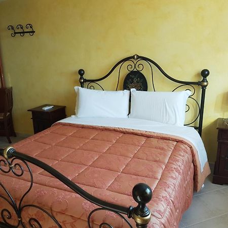 Hotel Le Tre Rose Bono  Zewnętrze zdjęcie