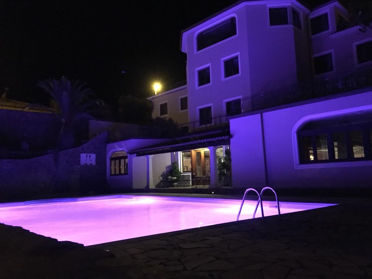Hotel Le Tre Rose Bono  Zewnętrze zdjęcie