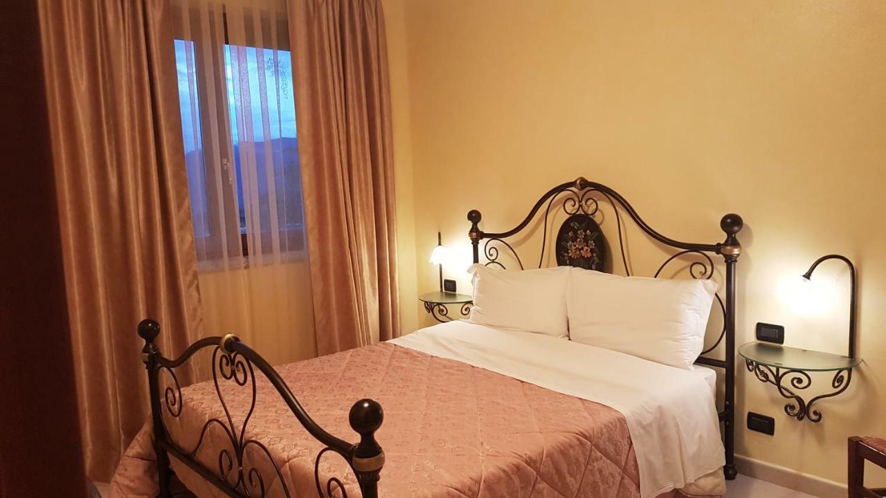 Hotel Le Tre Rose Bono  Zewnętrze zdjęcie